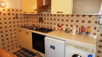 Apartment, 2 Bedrooms (Piedi nell'acqua 3) | Private kitchen | Full-size fridge, oven, stovetop, cookware/dishes/utensils