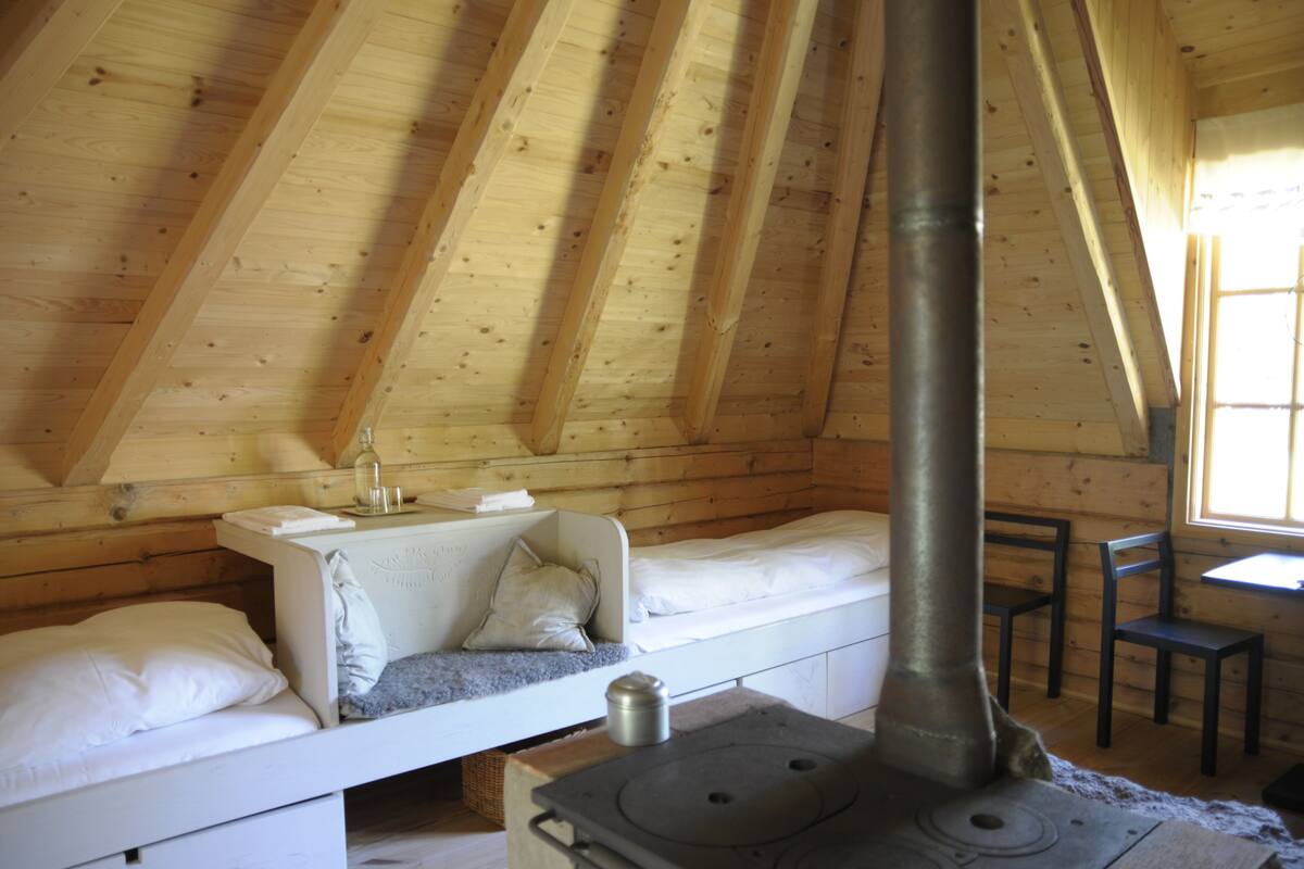 Cabin (Vargkåtan) | Individually decorated, individually furnished