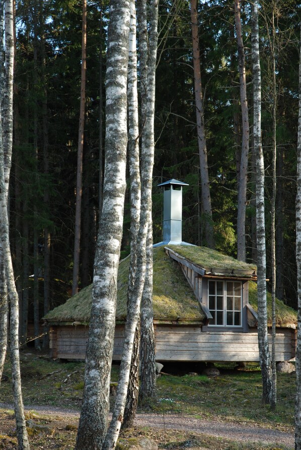 Cabin (Vargkåtan) | Individually decorated, individually furnished