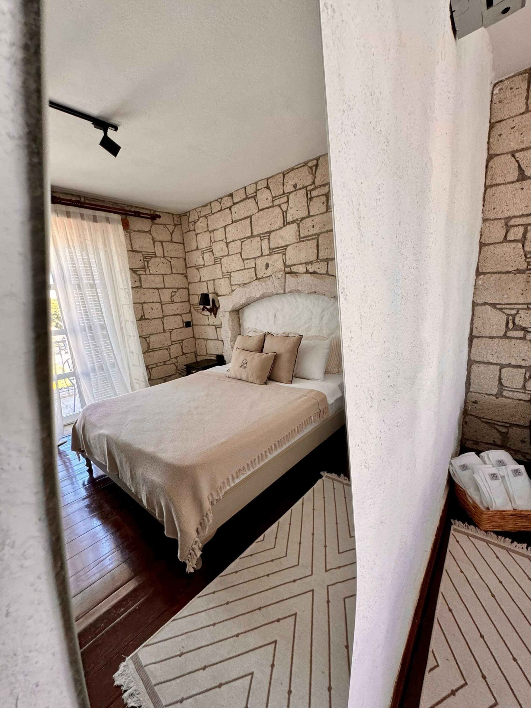 Premium bedding, minibar, in-room safe, WiFi (free)