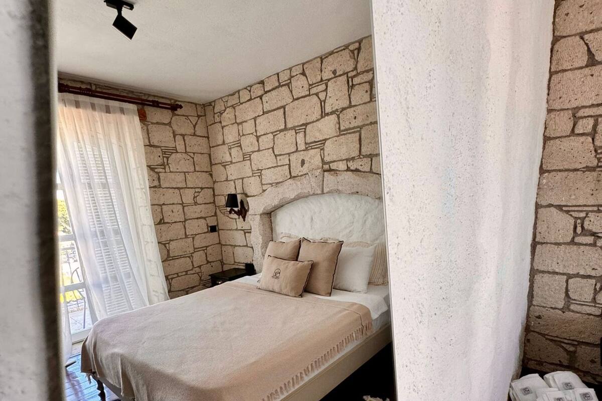 Ropa de cama de alta calidad y minibar 