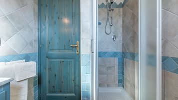 Apartment, 2 Bedrooms (Il Castello 3) | Bathroom | Shower
