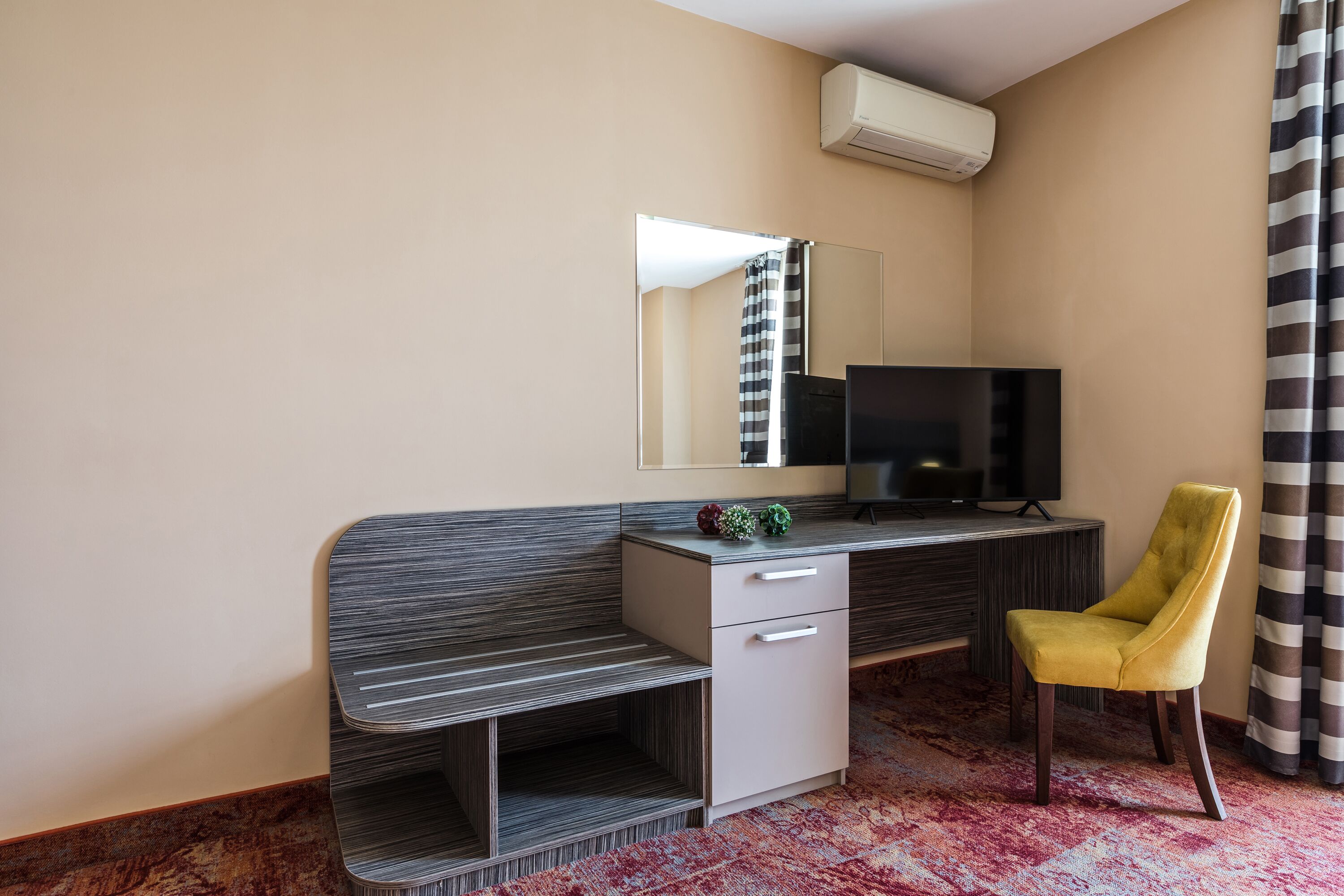 1 bedroom, minibar, desk, soundproofing