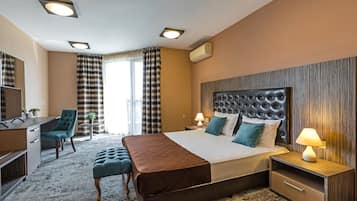 Double Room | 1 bedroom, minibar, desk, soundproofing