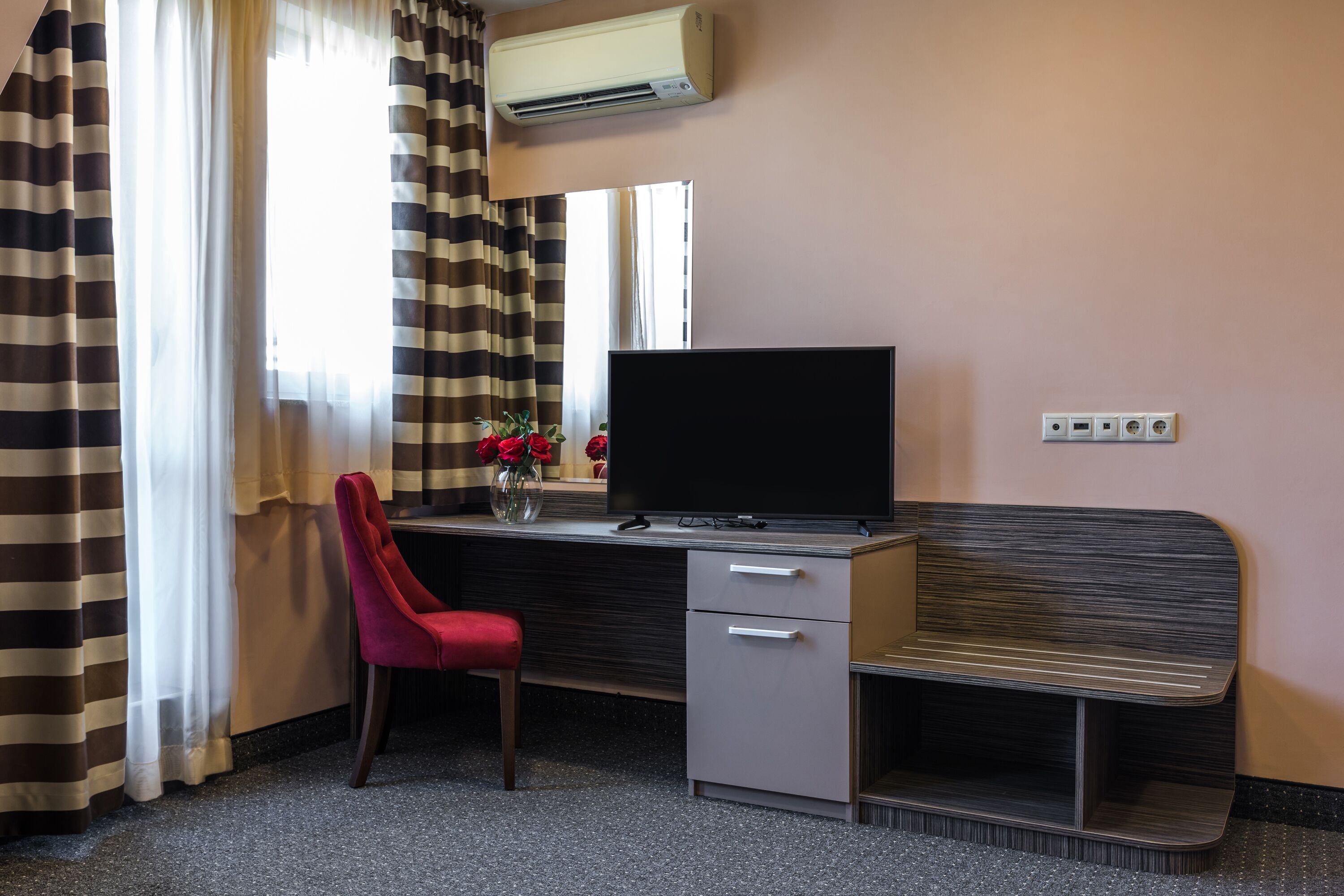 double room | 1 bedroom, minibar, desk, soundproofing