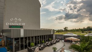 A hotel named 'Hotel Plaza' with a bar and dinner area, outdoor seating, and a view of the surrounding landscape. - Plaza Hotel (Plovdiv)