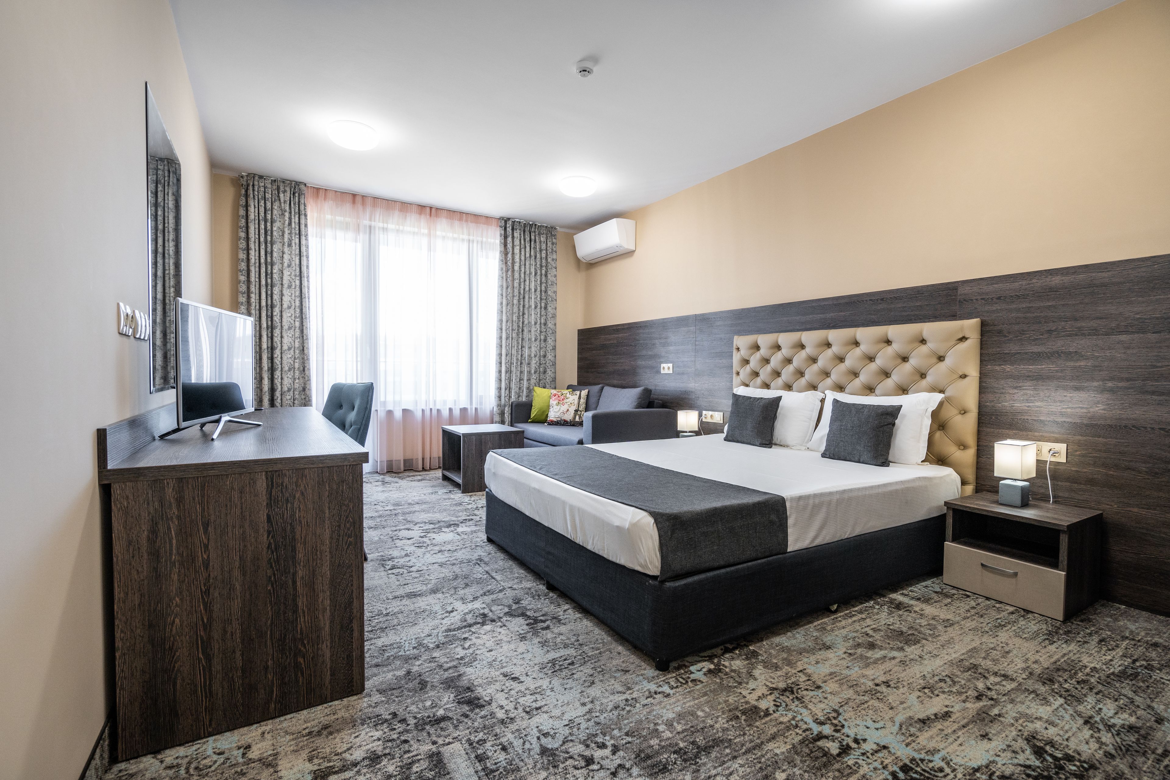 junior suite, balcony | 1 bedroom, minibar, desk, soundproofing