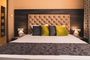 Double Room | Minibar, desk, soundproofing, iron/ironing board - Plaza Hotel (Plovdiv)