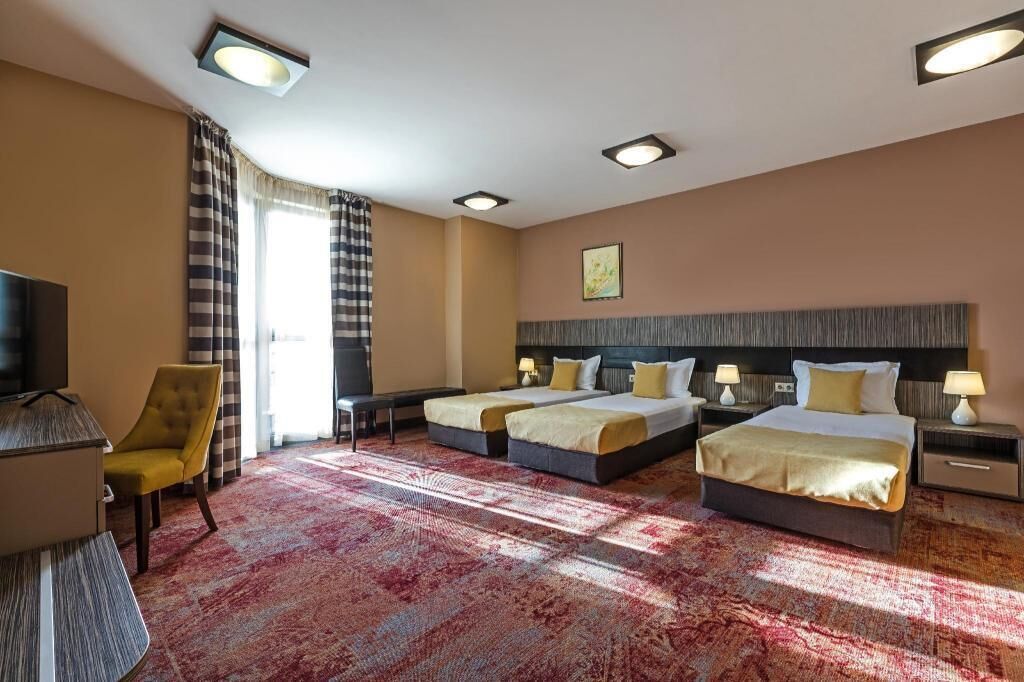 Minibar, bureau, chambres insonorisées, fer et planche à repasser