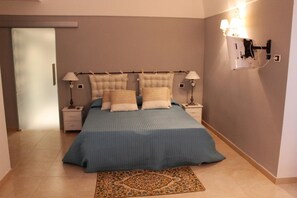 Iron/ironing board, free cots/infant beds, rollaway beds - Valle della Corte Country House (Vieste)