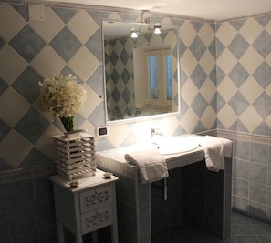 Bathroom - Valle della Corte Country House (Vieste)