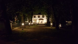 Front of property – evening/night - Hotel Restaurant Le Moulin (Le Breuil)