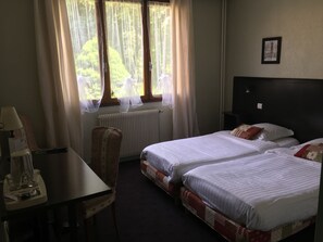 Superior Twin Room | Desk, iron/ironing board, cots/infant beds, free WiFi - Hotel Restaurant Le Moulin (Le Breuil)