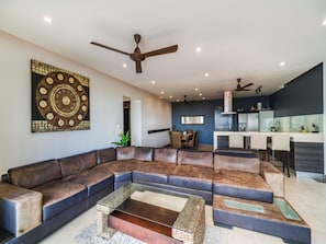 Villa, 4 Schlafzimmer, Meerblick | Wohnzimmer | Flachbildfernseher