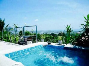 Kolam renang outdoor