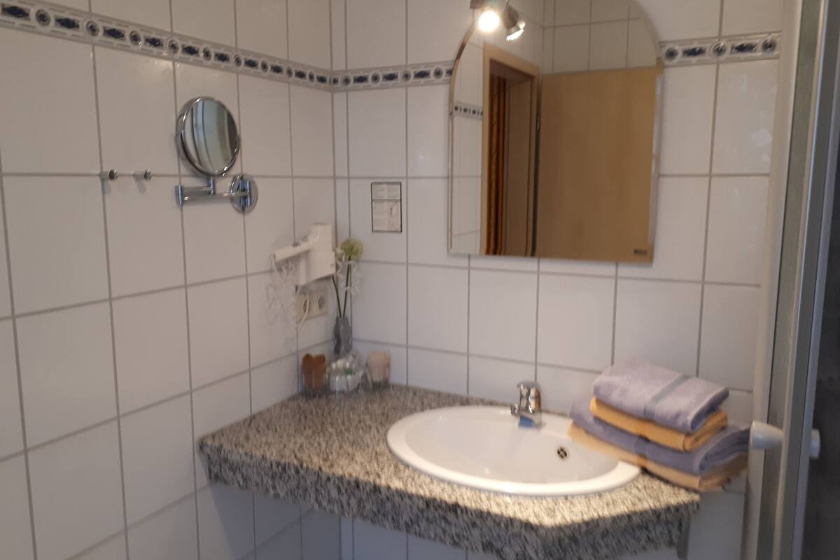 triple room, balcony | bathroom | shower, free toiletries, hair dryer, towels