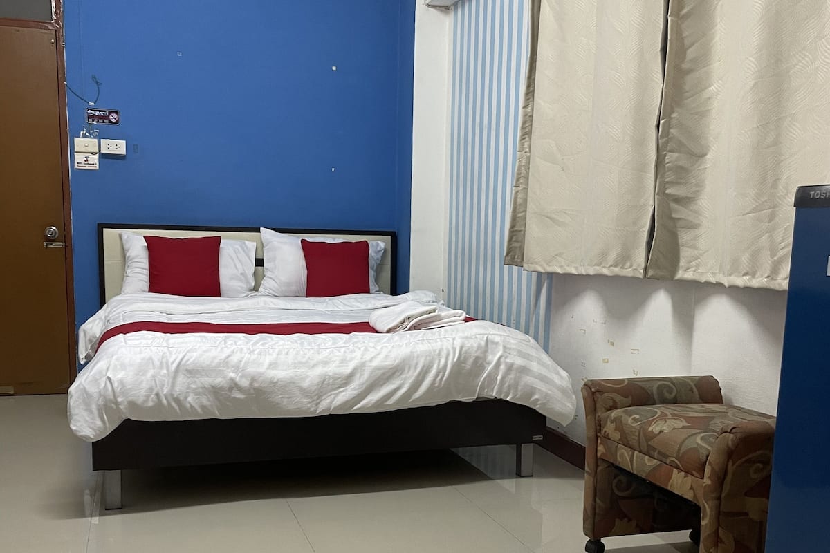 standard double room | 1 bedroom, desk, free wifi, bed sheets