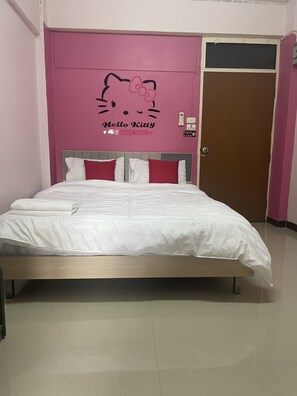 标准双人房 | 办公桌、免费 WiFi、床单