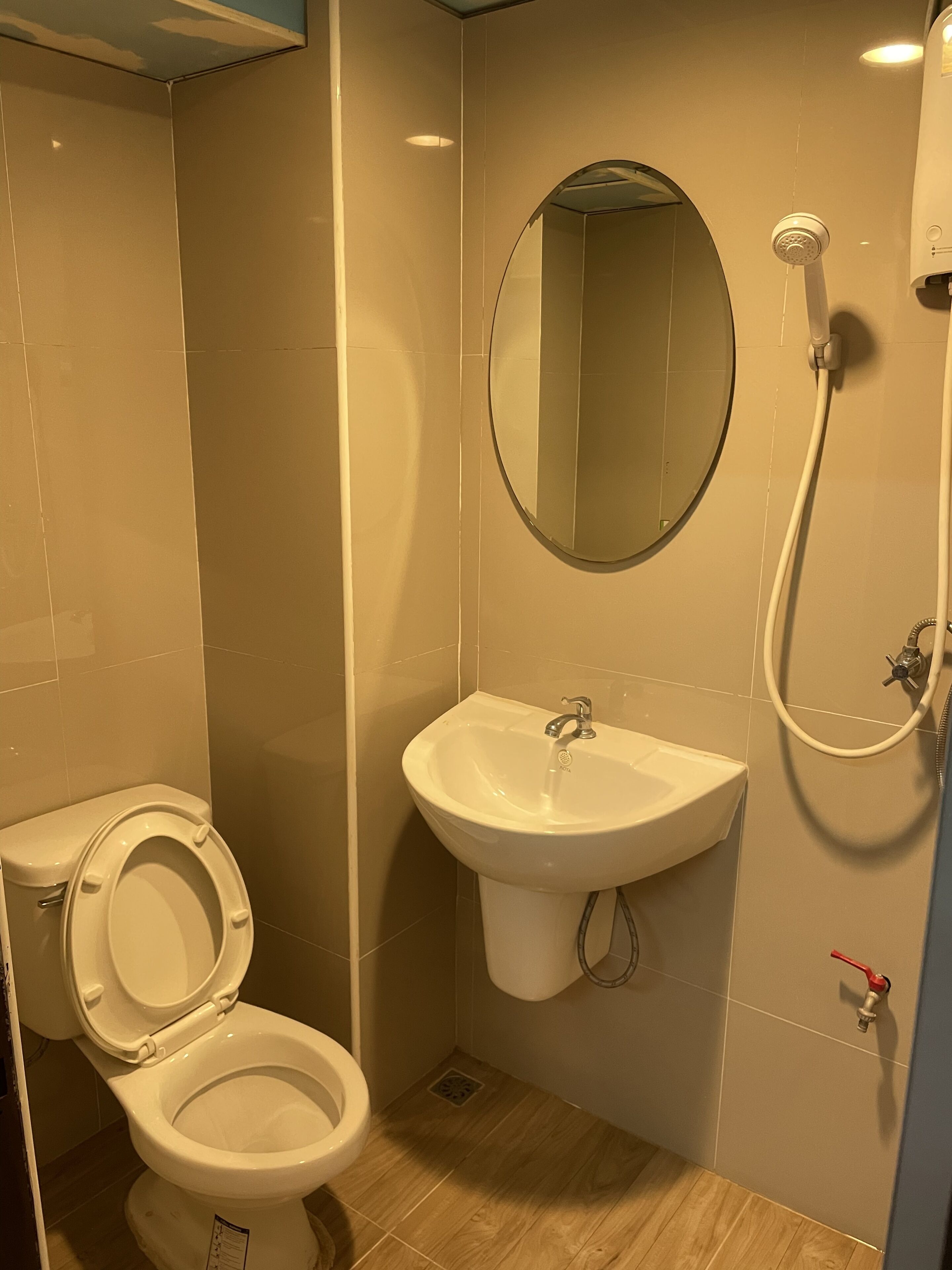 standard double room | bathroom | shower, towels, soap, shampoo