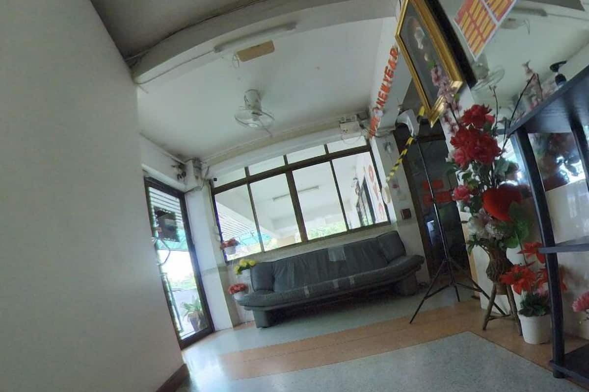 32-inch flat-screen tv with cable channels, tv