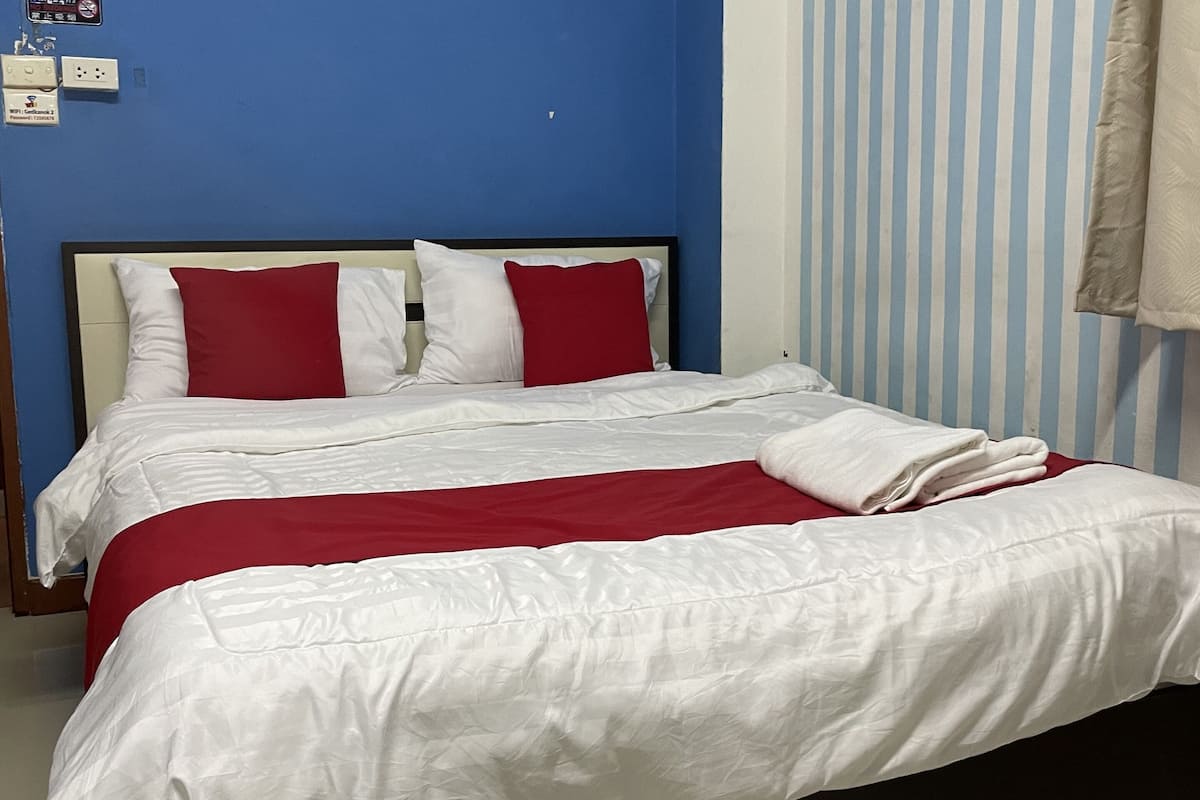 standard double room | 1 bedroom, desk, free wifi, bed sheets
