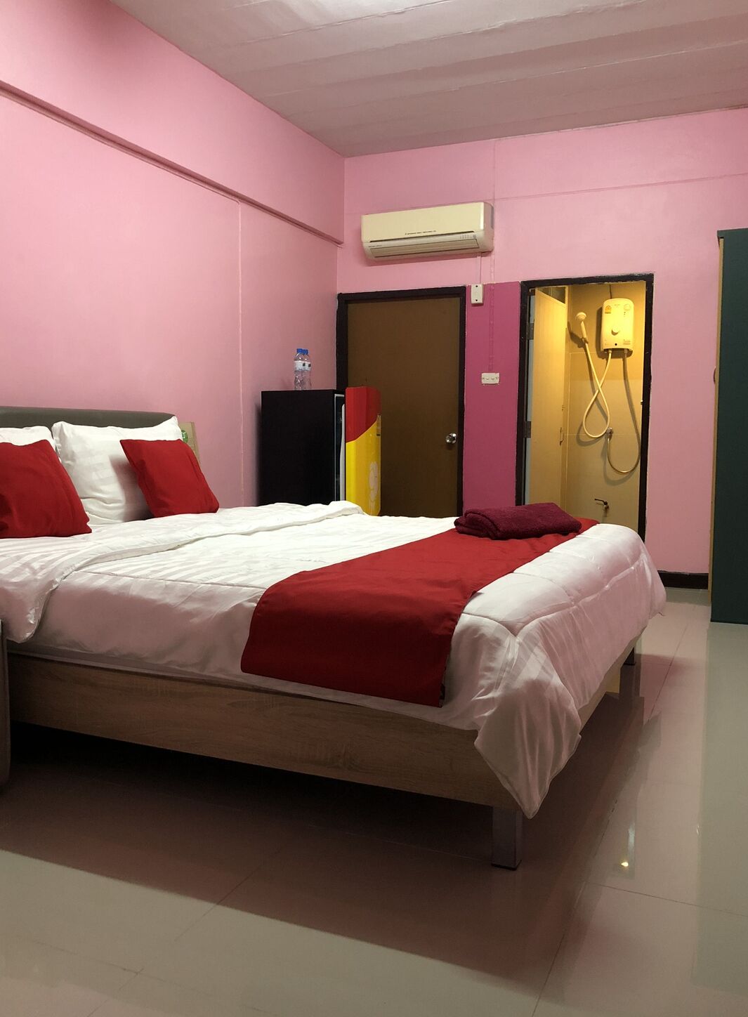 standard double room | 1 bedroom, desk, free wifi, bed sheets
