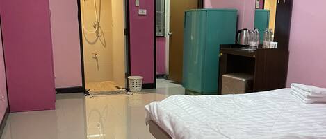 Standard Double Room | Desk, free WiFi, bed sheets