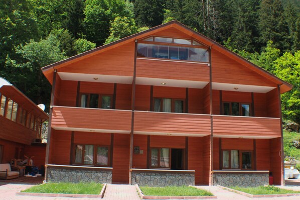 Front of property - Gol Otel (Çaykara)