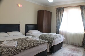 Deluxe Room, Balcony, Partial Lake View | Cribs/infant beds, free WiFi - Gol Otel (Çaykara)