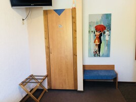 Basic Single Room, 1 Twin Bed, Non Smoking | Desk, free WiFi