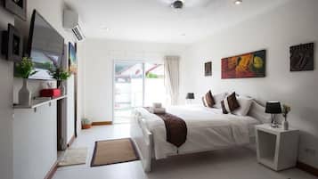 5 bedrooms, desk, blackout curtains, iron/ironing board