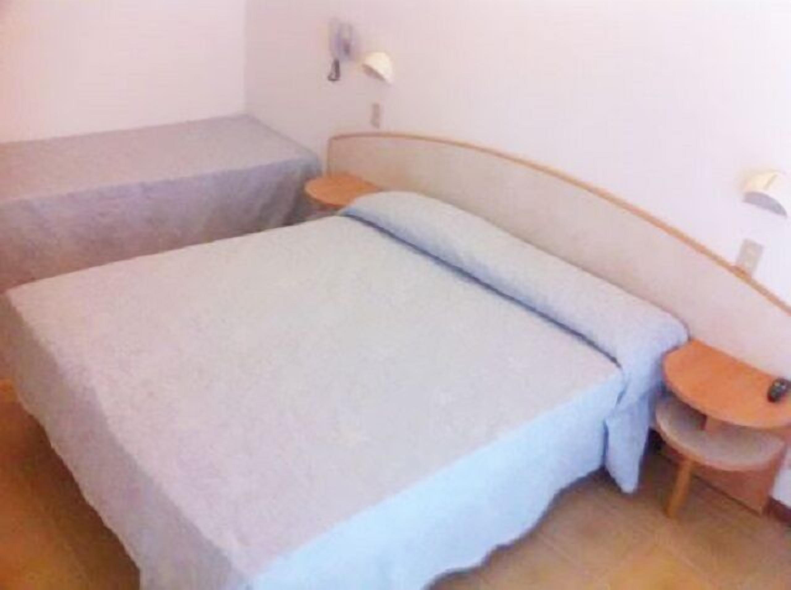 Triple Room | In-room safe, free WiFi