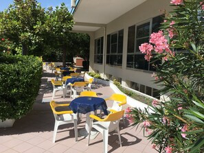 Breakfast, lunch, dinner served; local cuisine  - Hotel Angeli (Rimini)