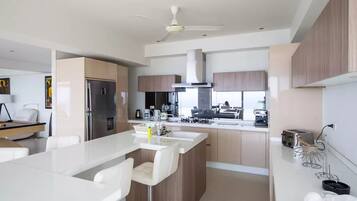 Villa, 5 Bedrooms, Sea View | Private kitchenette | Microwave, oven, stovetop, dishwasher