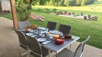 Termasuk sarapan bufet setiap hari