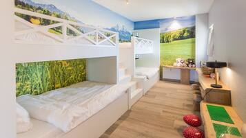 Luxury Suite, Sauna | Children's theme room