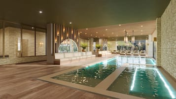 Piscina coperta, piscina all'aperto, lettini