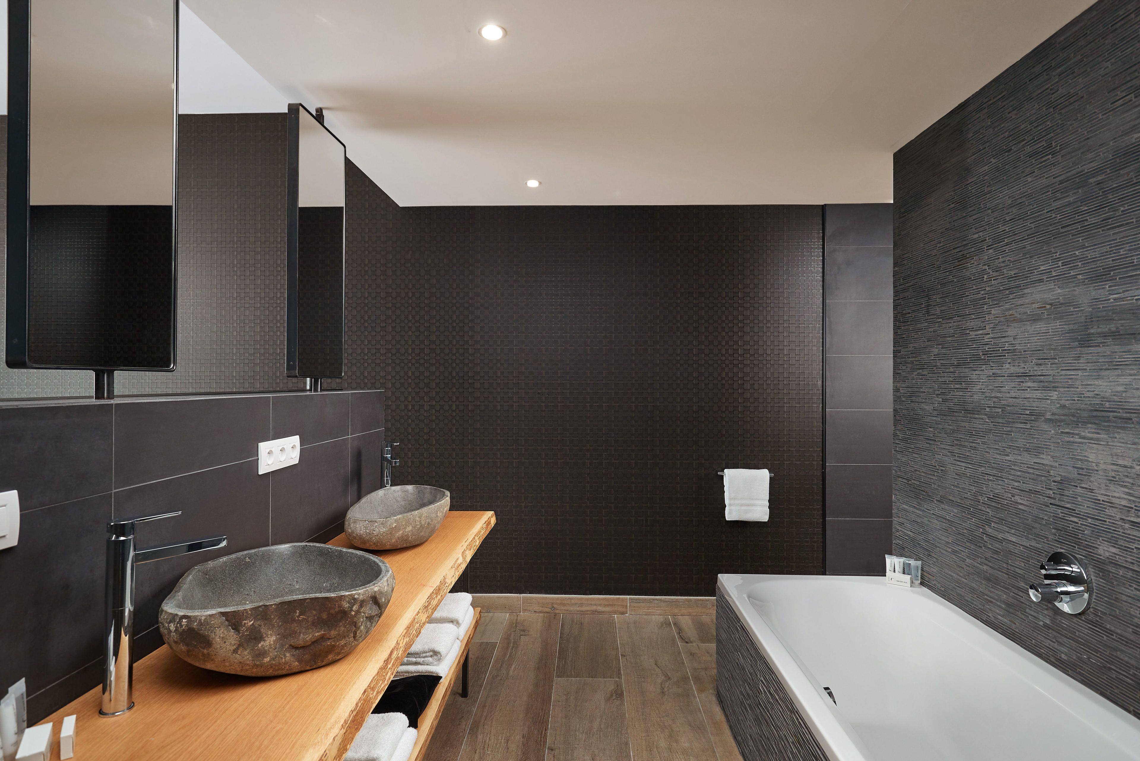 presidential suite, kitchen | bathroom | shower, rainfall showerhead, free toiletries, hair dryer