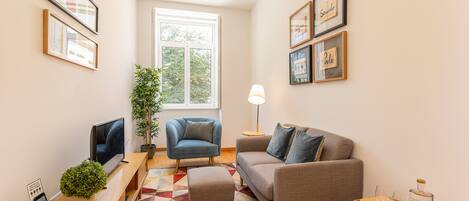 Standard Apartment, 1 Bedroom (1) | Living area | Flat-screen TV