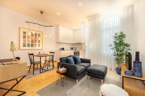 Standard-Apartment, 1 Schlafzimmer (2) | Wohnbereich | Flachbildfernseher
