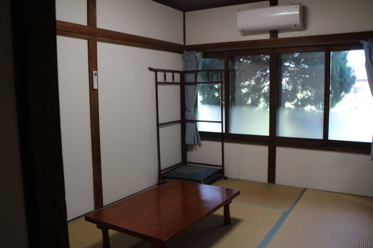 Japanese Style Room for 2 People, Shared Bathroom | Desk, WiFi (free)