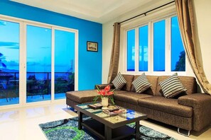 Villa, vista mare (8 bedrooms) | Soggiorno | TV a schermo piatto