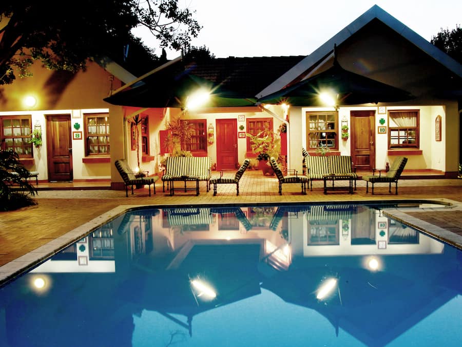 Poolside bar