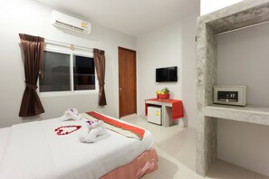 Room | Down duvets, minibar, in-room safe, desk - Freedom (Patong)