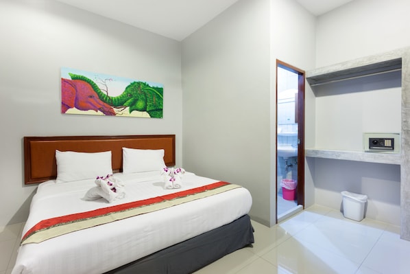 Chambre | Couette en duvet d'oie, minibar, coffres-forts dans les chambres, bureau