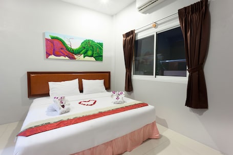 Room | Down comforters, minibar, in-room safe, desk