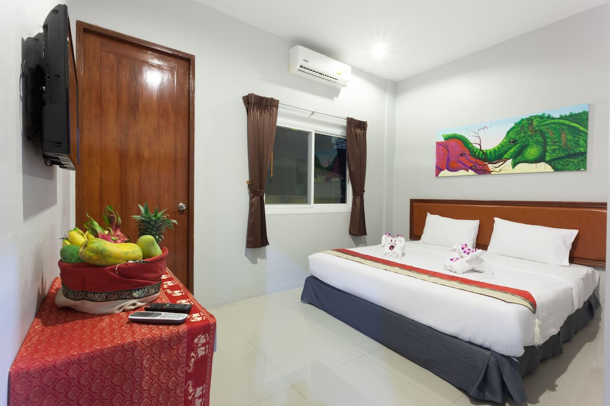 Room | Down comforters, minibar, in-room safe, desk