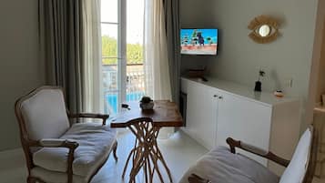 Exclusive Suite, Pool View | Premium bedding, minibar, in-room safe, blackout drapes