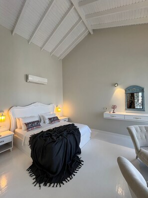 Suíte exclusiva, vista para a piscina | Roupas de cama premium, frigobar, cofres nos quartos, cortinas blackout