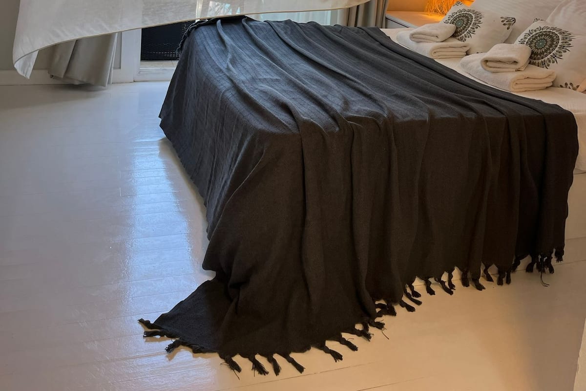 Deluxe Pool Room | Sängtillbehör av högsta kvalitet och minibar